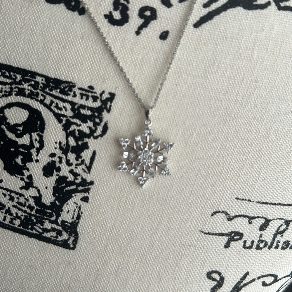 Fine Snowflake Necklace